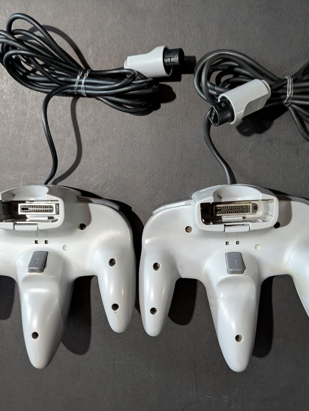 Lot Of 2 N64 Video Game Controllers Gray Tested And Works Nintendo NUS-005 - Picture 8 of 12